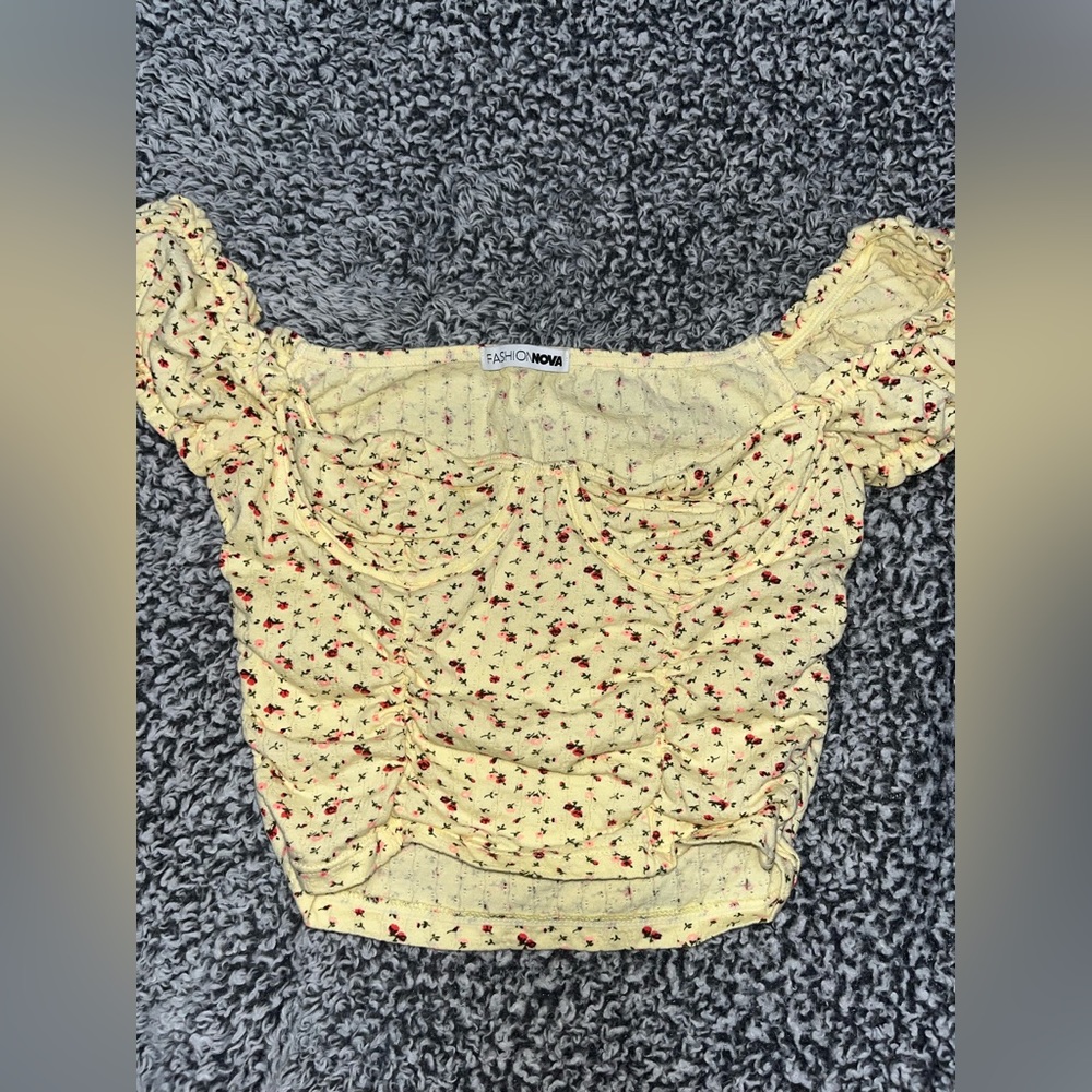 Fashion Nova Floral Crop Top 🌻